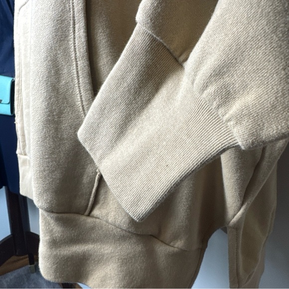 American Eagle Beige Graphic Huggable Hoodie Sweater Oversized Size Small - Picture 6 of 13